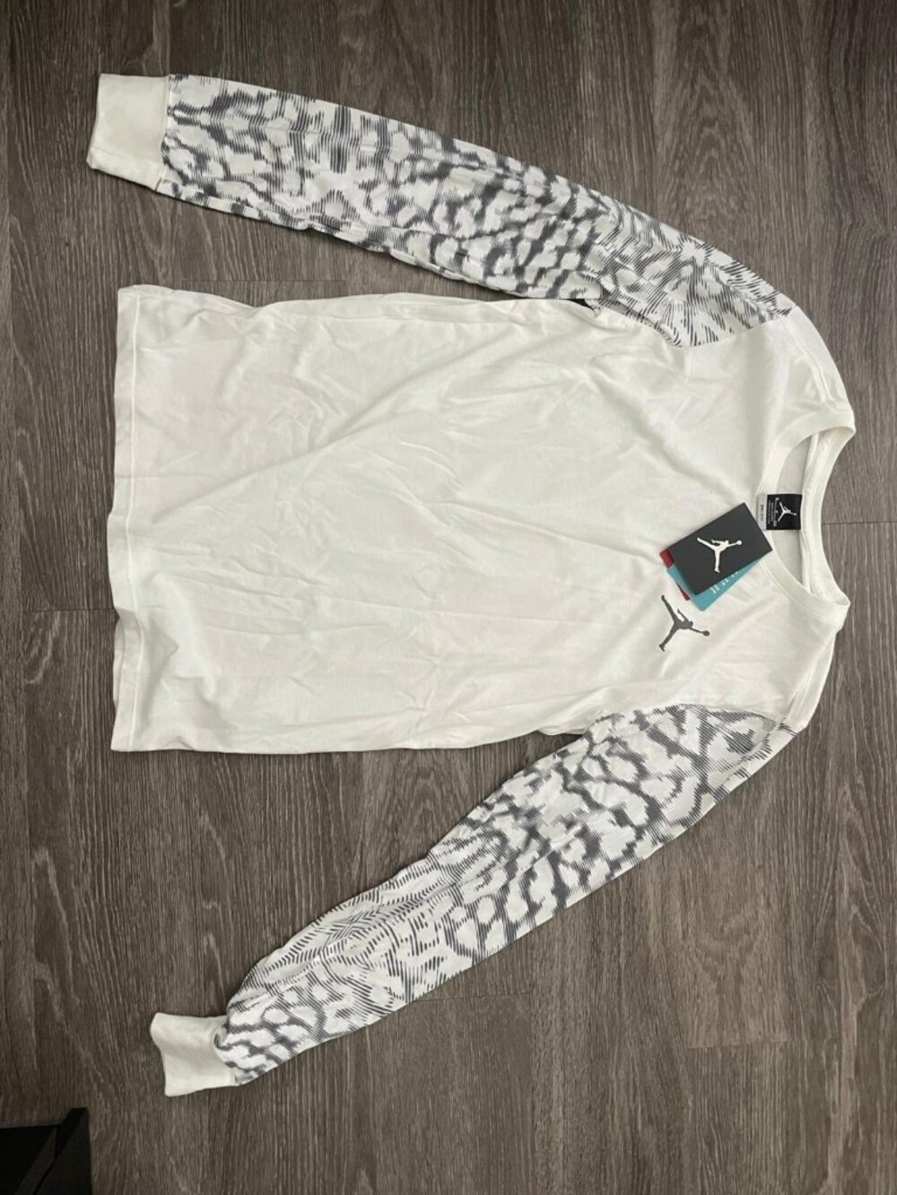 NWT Nike Air Jordan White Long Sleeve Shirt Men's Size Small